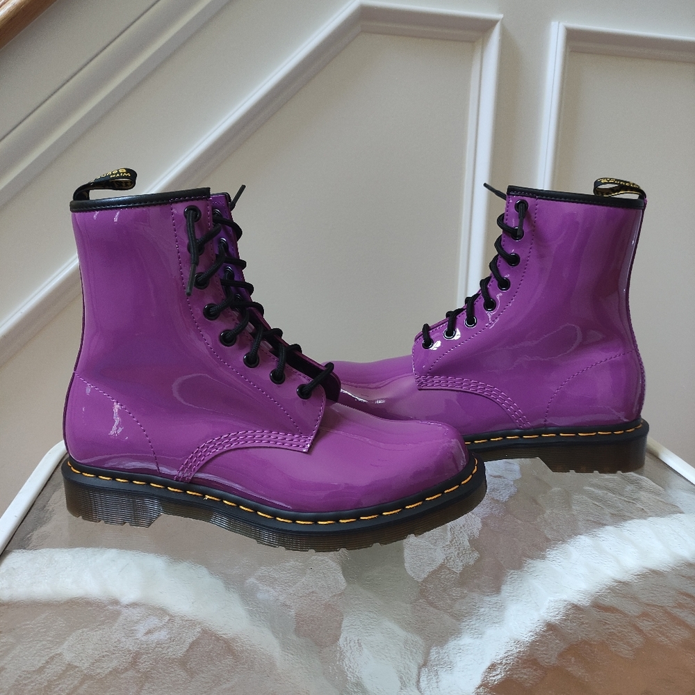 Like new Dr Martens lace up boots patent 10